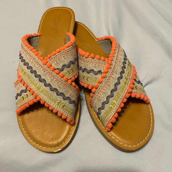 Toms Sandals Size 7 - Picture 2 of 6